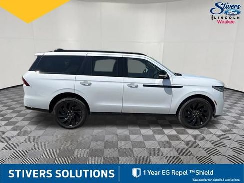 Used 2025 Lincoln Navigator Reserve w/ Jet Appearance Package AWD/4WD image 5