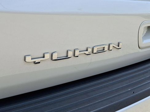 Used 2021 GMC Yukon XL SLT w/ SLT Premium Package AWD/4WD image 24