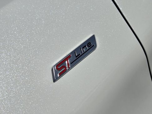 Used 2025 Ford Explorer ST-Line w/ Premium Package image 9