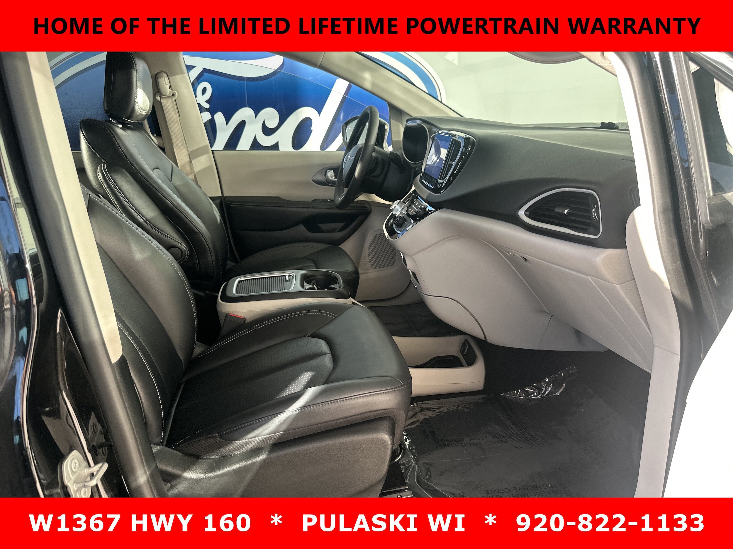 Used 2024 Chrysler Pacifica Touring-L FWD image 4