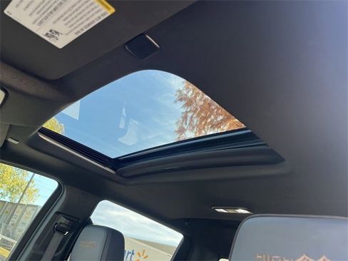 Used 2022 Chevrolet Silverado 1500 High Country w/ Technology Package image 28