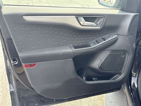 Used 2020 Ford Escape SE image 21