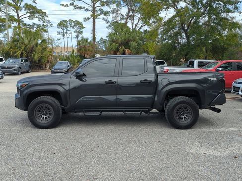 Used 2025 Toyota Tacoma TRD Off-Road image 4
