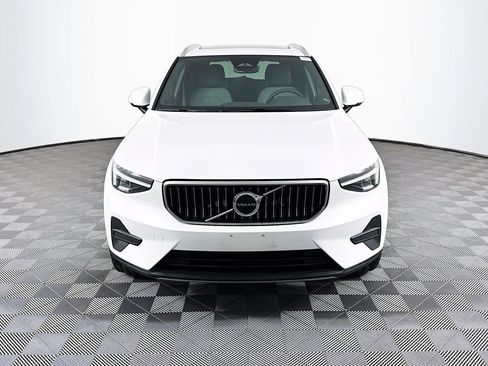 Used 2025 Volvo XC40 B5 Core image 2