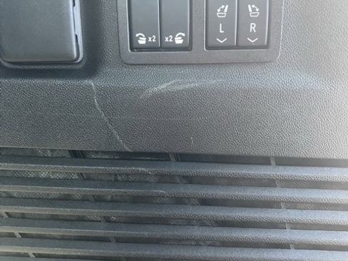 Used 2025 Chevrolet Suburban Premier image 23