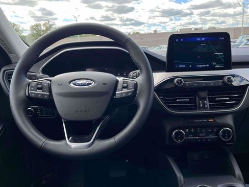 Used 2022 Ford Escape SEL AWD/4WD image 2