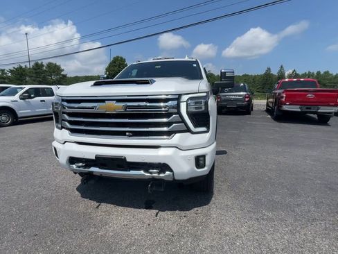 Used 2024 Chevrolet Silverado 2500 High Country w/ High Country Premium Package AWD/4WD image 15