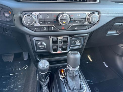 New 2025 Jeep Gladiator Sport image 13