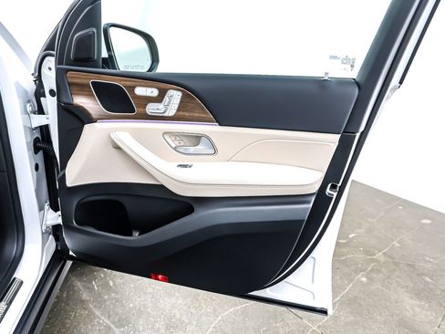 Used 2025 Mercedes-Benz GLE 450e 4MATIC image 24