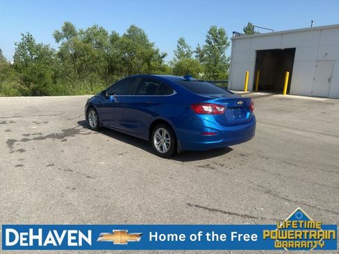 Used 2018 Chevrolet Cruze LT w/ Convenience Package FWD image 4