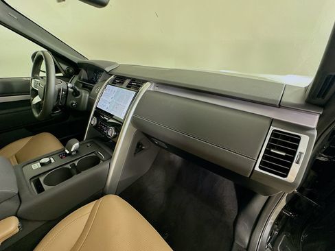 Used 2025 Land Rover Discovery Dynamic SE AWD/4WD image 46