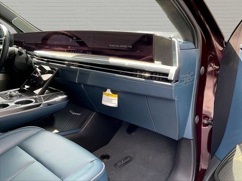 Used 2025 Cadillac Escalade IQ Luxury 2 w/ LPO, Premium Carpet Package AWD/4WD image 24