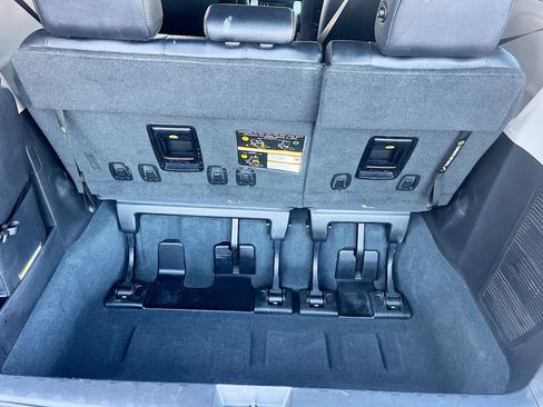 Used 2020 Toyota Sienna SE w/ Carpet Mat Package FWD image 24