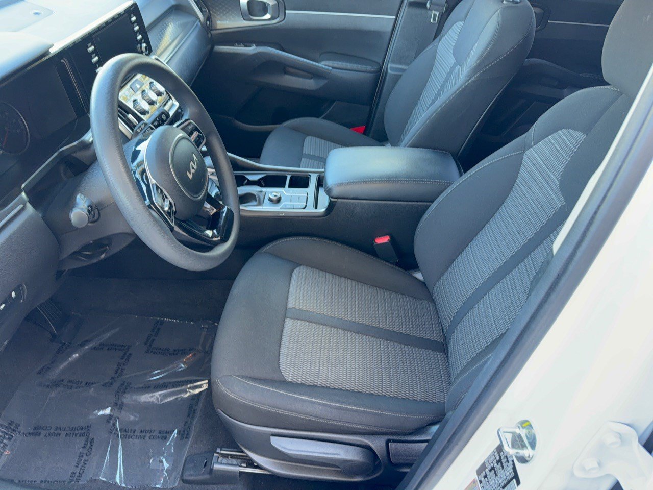 Used 2023 Kia Sorento LX FWD image 5
