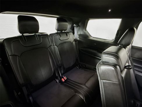 Used 2023 Jeep Grand Cherokee L Laredo image 27