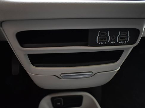 Used 2024 Chrysler Pacifica Touring-L FWD image 35