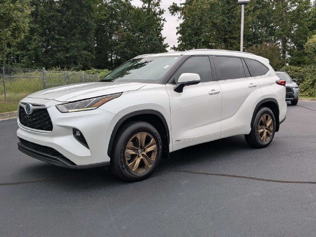 Used 2023 Toyota Highlander Bronze Edition AWD/4WD image 5