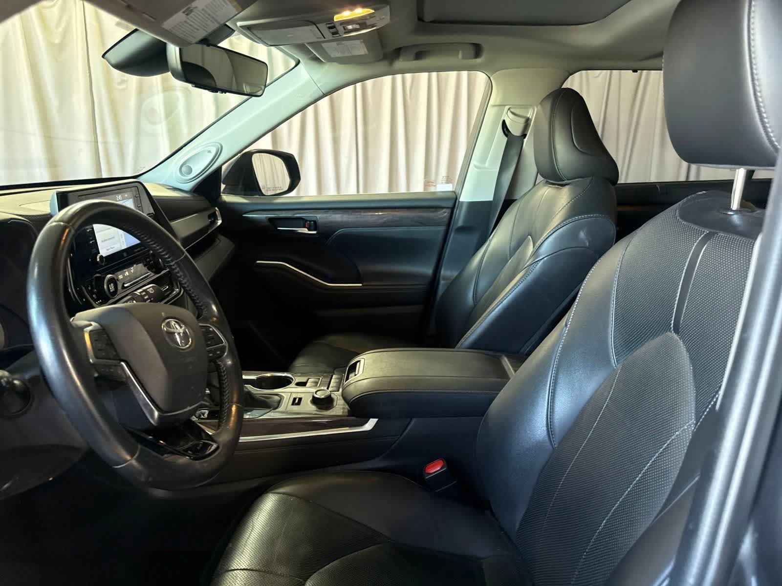 Used 2020 Toyota Highlander Limited AWD/4WD image 20