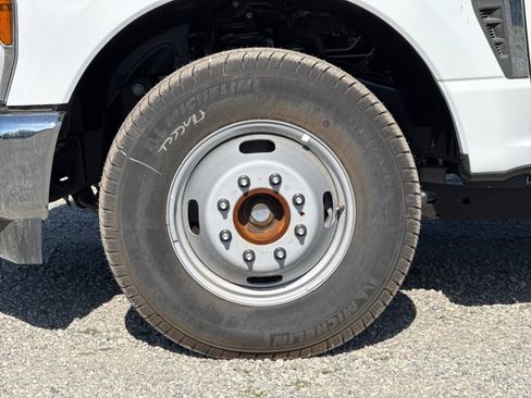 New 2025 Ford F350 XL w/ XL Chrome Package image 22