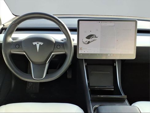 Used 2019 Tesla Model 3 image 4