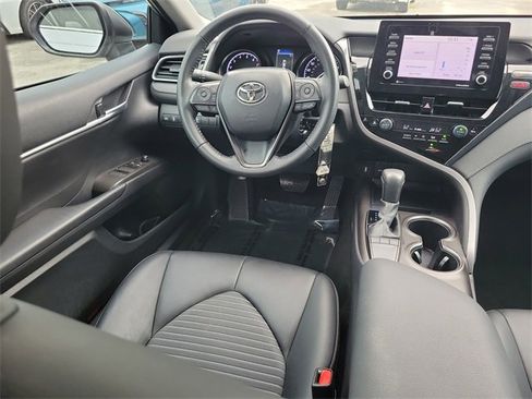 Used 2023 Toyota Camry SE image 8