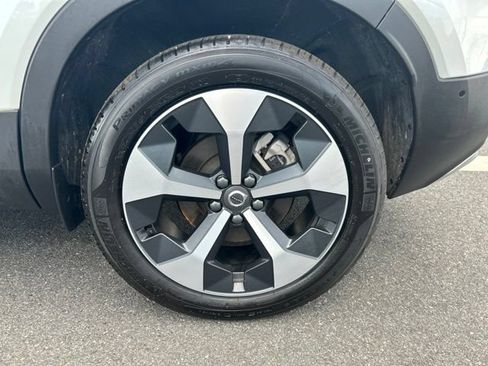 Certified 2025 Volvo XC40 B5 Plus AWD/4WD image 9