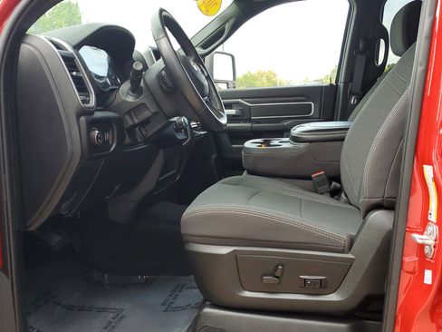 Used 2024 RAM 2500 Big Horn w/ Sport Appearance Package image 8