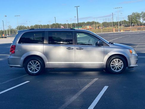 Used 2019 Dodge Grand Caravan SXT image 4