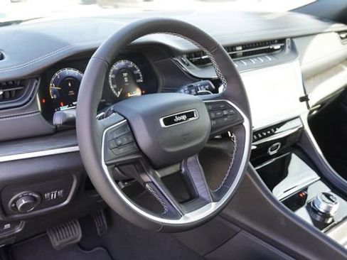 New 2026 Jeep Grand Cherokee Altitude image 17