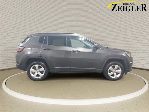 Used 2019 Jeep Compass Latitude w/ Cold Weather Group AWD/4WD image 4