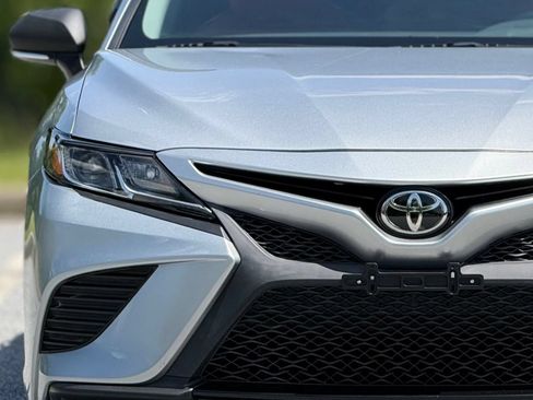 Used 2018 Toyota Camry SE w/ Convenience Package FWD image 14