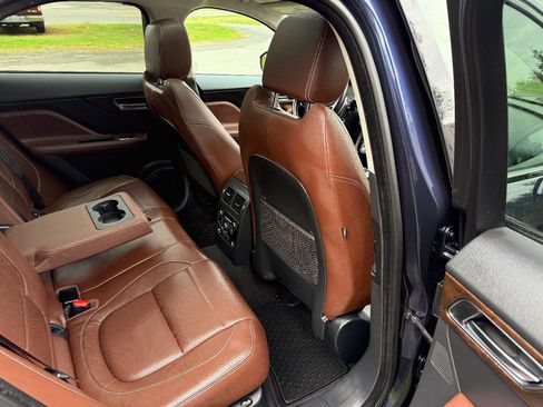 Used 2017 Jaguar F-PACE S image 17