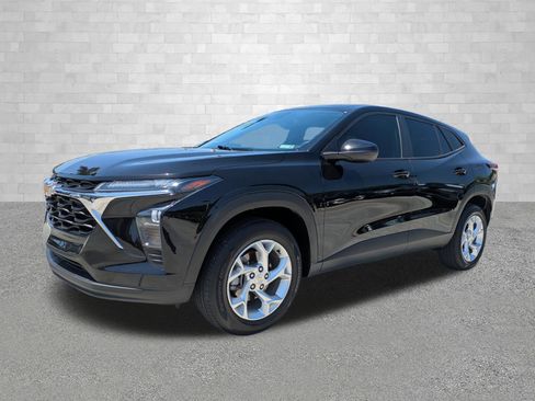 Used 2024 Chevrolet Trax LS w/ LS Convenience Package FWD image 5