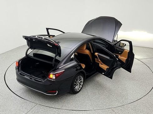 Used 2025 Lexus ES 300h w/ Accessory Package (Z2) image 37