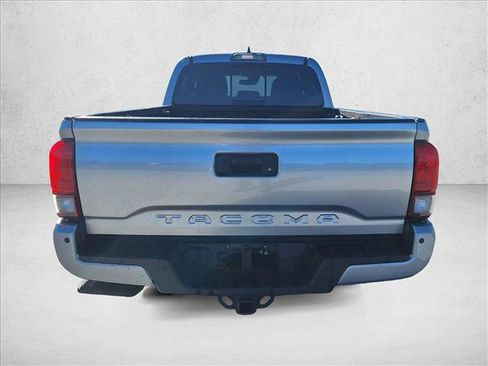 Used 2019 Toyota Tacoma TRD Sport image 6