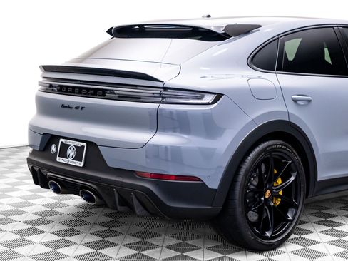Certified 2025 Porsche Cayenne Turbo GT AWD/4WD image 36