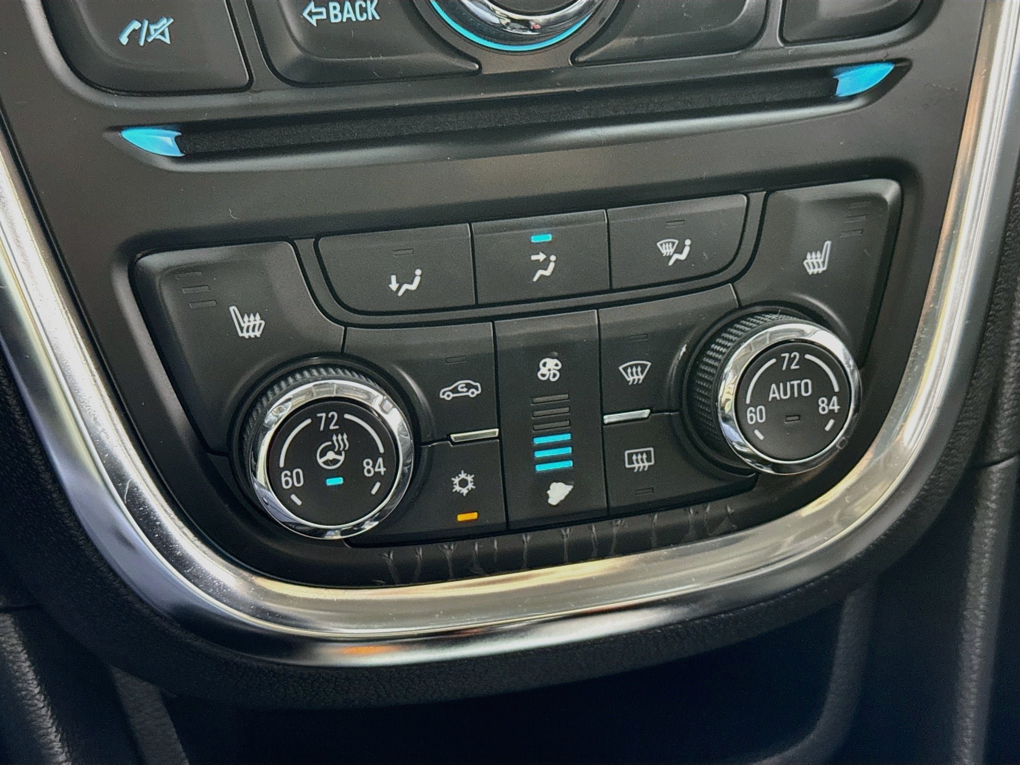 Used 2015 Buick Encore Leather AWD/4WD image 17