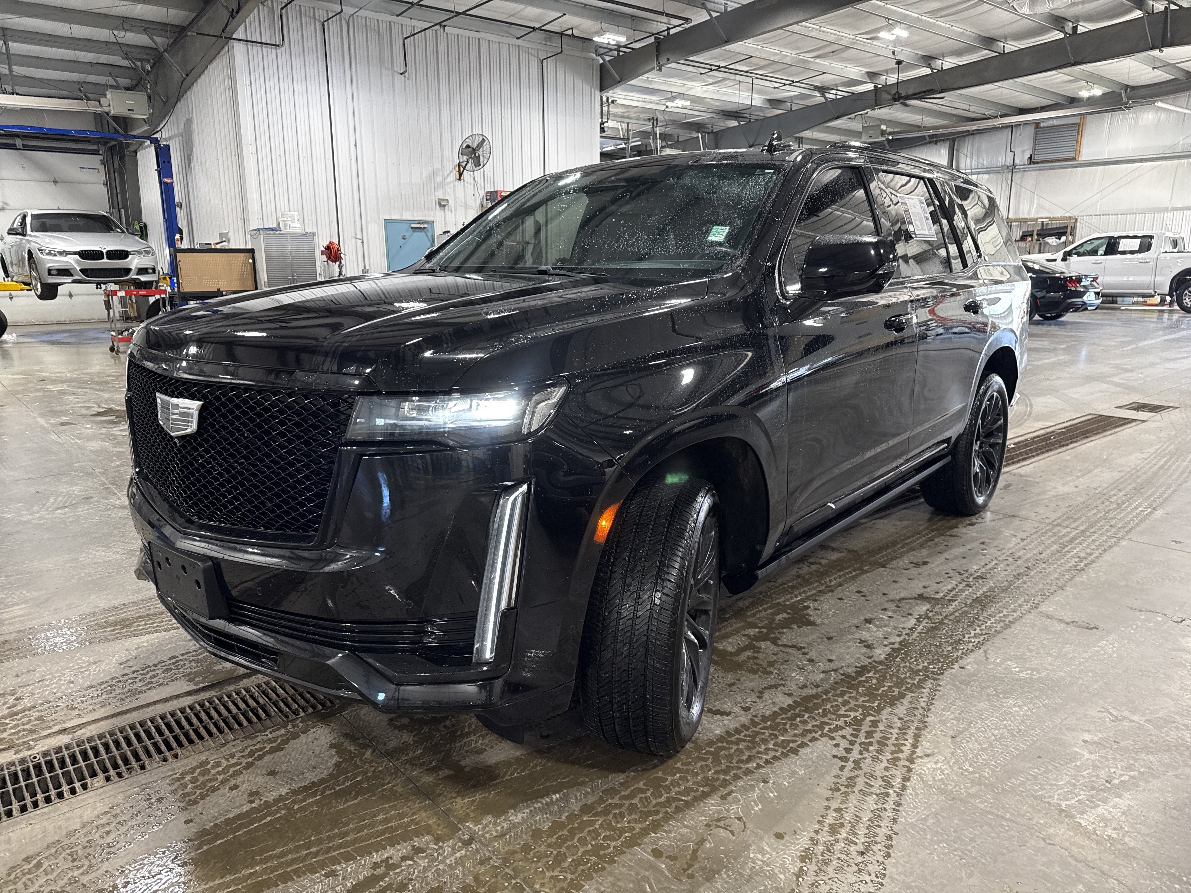 Used 2024 Cadillac Escalade Sport Platinum w/ LPO, ONYX Package AWD/4WD image 6