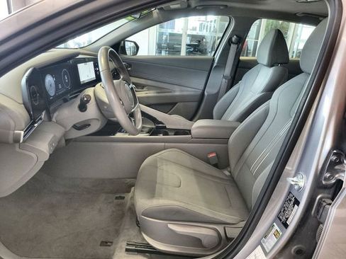 Used 2025 Hyundai Elantra SEL FWD image 12