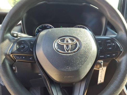 Used 2021 Toyota RAV4 LE AWD/4WD image 26