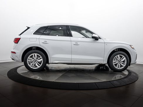 Certified 2023 Audi Q5 2.0T Premium w/ Convenience Package AWD/4WD image 3