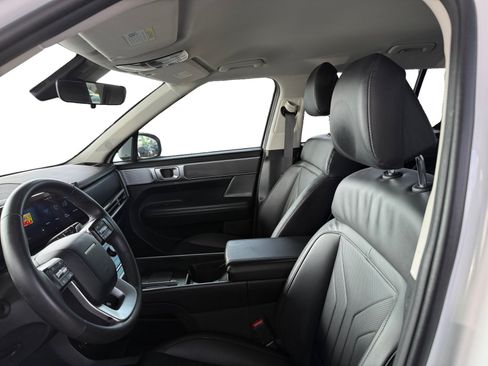 Used 2025 Hyundai Santa Fe SEL FWD image 10