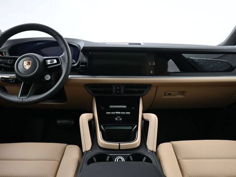 Certified 2026 Porsche Cayenne AWD/4WD image 9