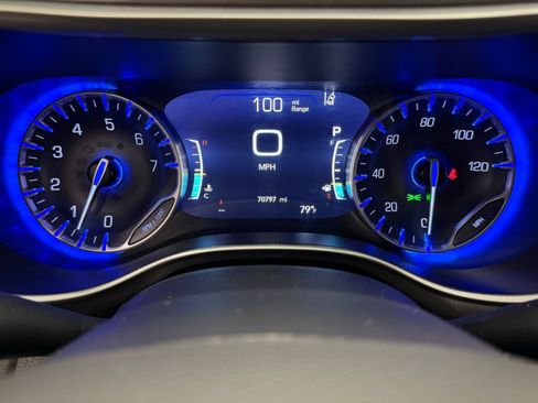 Used 2023 Chrysler Pacifica Touring-L FWD image 17