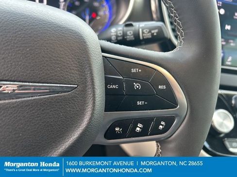 Used 2024 Chrysler Pacifica Touring-L FWD image 19