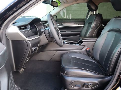 Used 2023 Jeep Grand Cherokee L Limited image 18