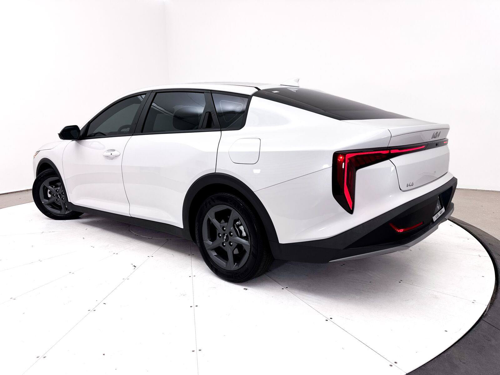 Used 2025 Kia K4 FWD image 2
