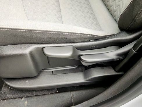 Used 2022 Chevrolet Equinox LS image 11