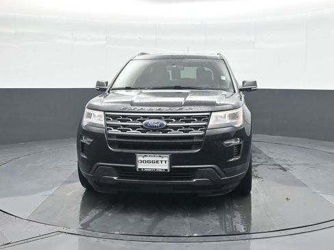 Used 2018 Ford Explorer XLT w/ Equipment Group 202A image 5