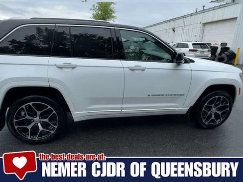Used 2022 Jeep Grand Cherokee Summit AWD/4WD image 9